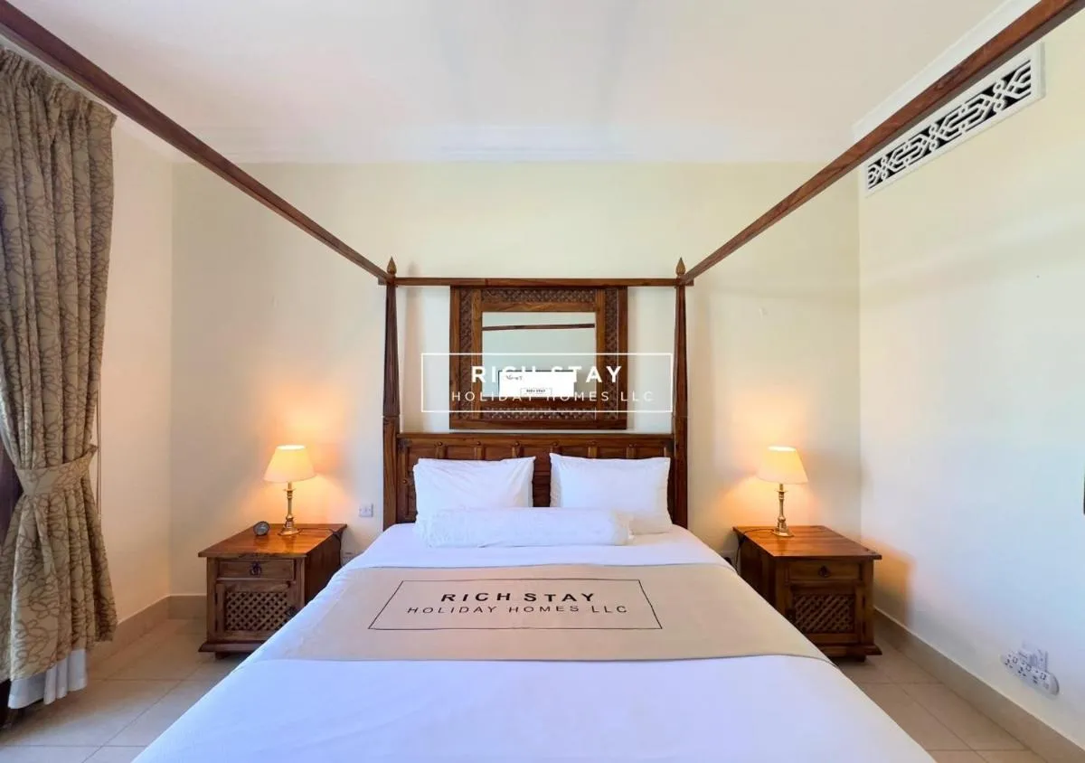 Spectacular 2BR in Souk Al Bahar, Downtown with Burj & Dubai Mall view by Rich Stay - 2