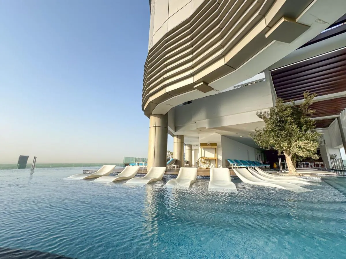Stunning 2BR with Burj View & Infinity Pool - 3