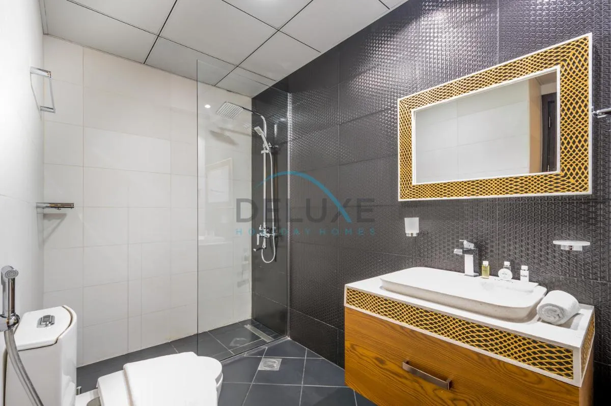 Stunning 3BR Apartment in Bayz Tower, Business Bay by Deluxe Holiday Homes - 3