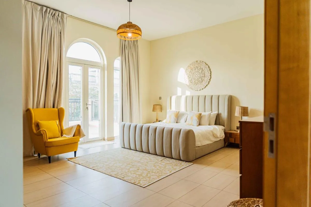 Stunning 4BR Jumeira Park Villa With Pool and Jacuzzi - 2