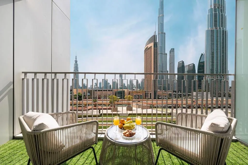 Stunning Burj Khalifa Views – Dubai Mall Access – Infinity Pool – MaxStays