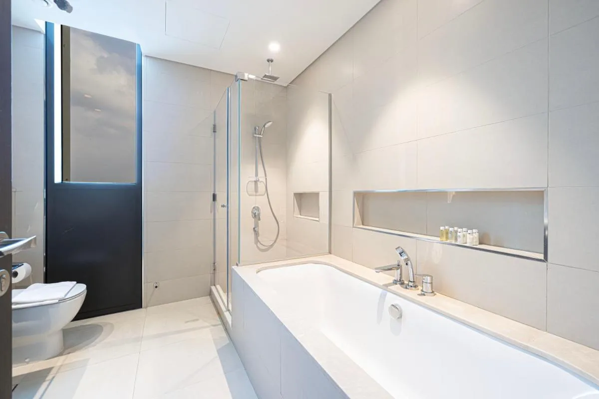Stunning Burj Views New LUXE 2BR Dubai Mall Access - 3