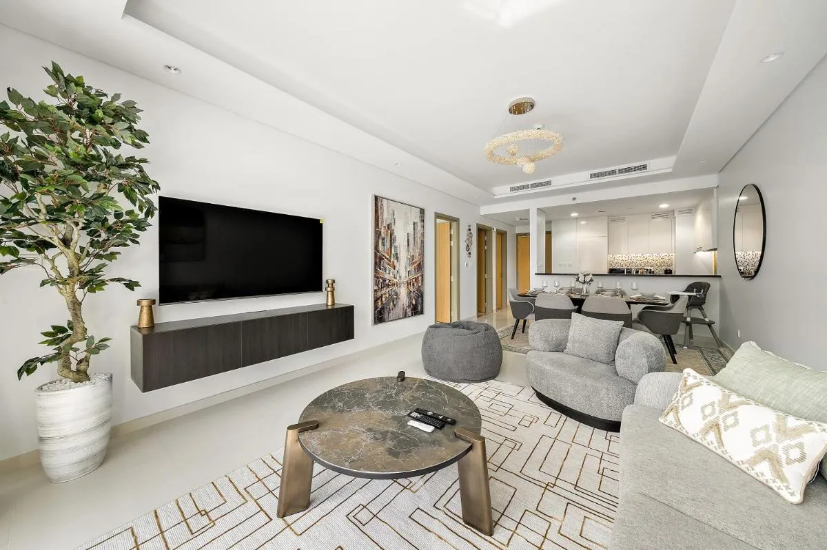 Stylish 2BR Apt in 5 Star Hotel with Burj Khalifa Views - 3