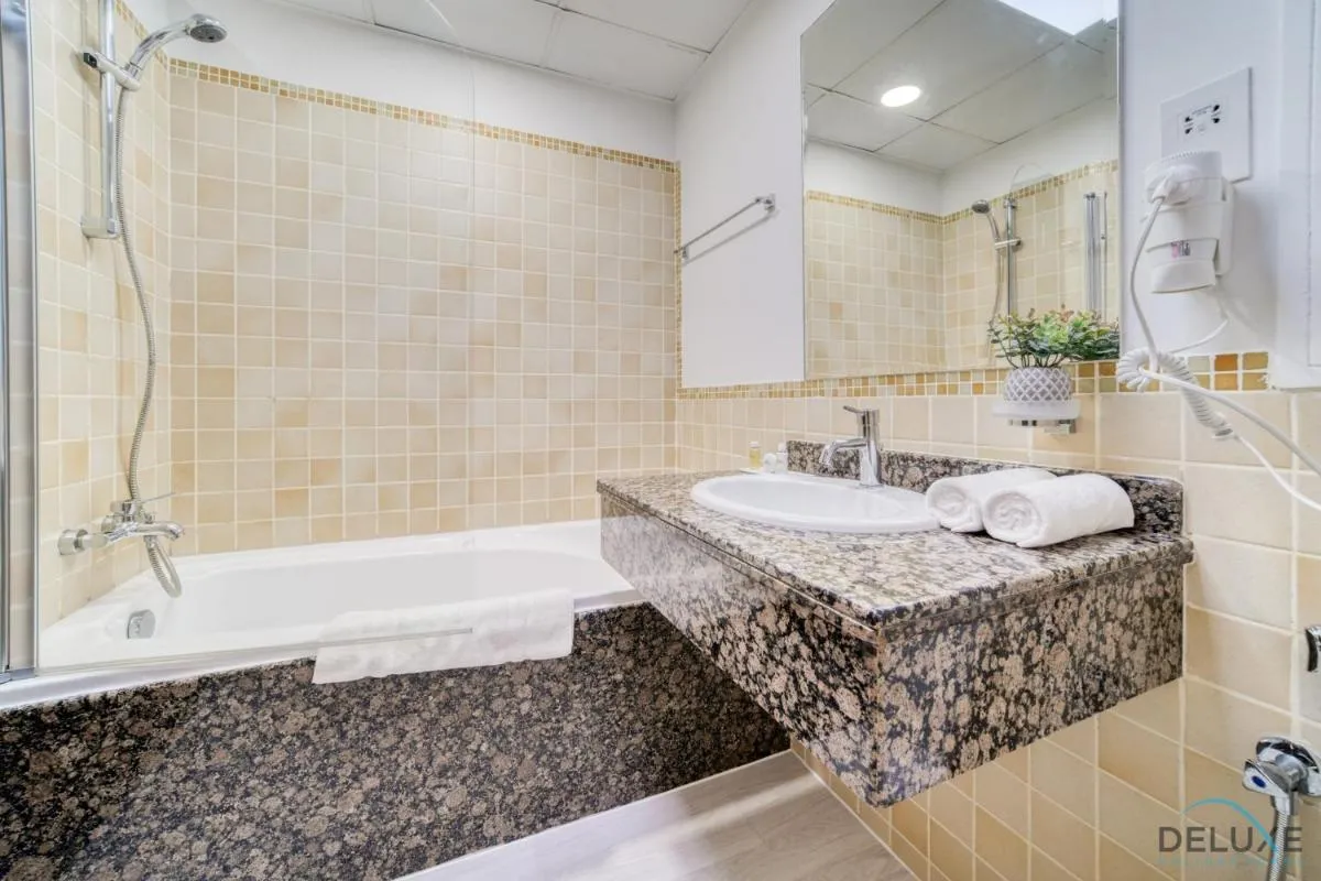 Stylish 2BR At Shams 1 JBR by Deluxe Holiday Homes - 3