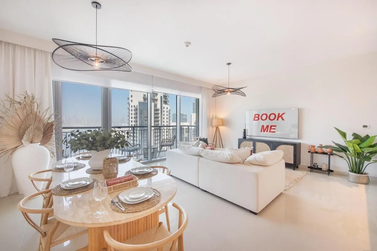 Stylish Cozy 3-Bedroom Apartment with Harbour Views in Dubai Creek Harbour - 3