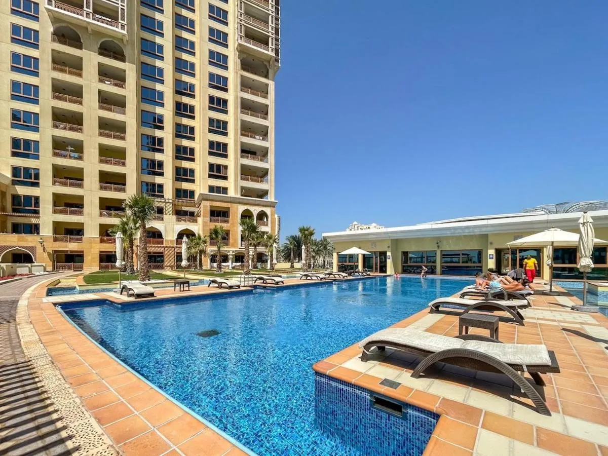 Stylish Relaxing 3-Bedroom Apartment Perfect for Family in Palm Jumeirah - 2