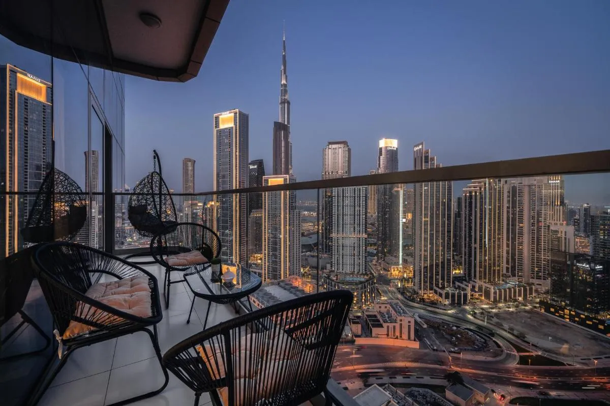 Super High Infinity Pool and amazing Burj Khalifa View 3 Bedroom apartment in Paramount Hotel Midtown - 2