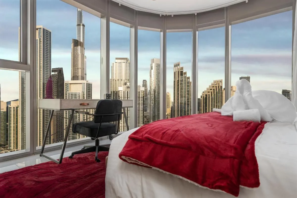 Super High Infinity Pool and amazing Burj Khalifa View 3 Bedroom apartment in Paramount Hotel Midtown - 3