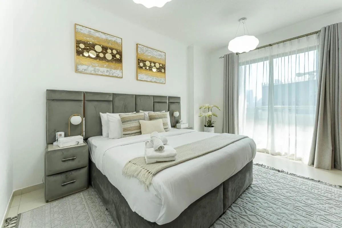 Superb 1-Bedroom apartment with full Burj Khalifa View – 5-min walk to Dubai Mall - 2
