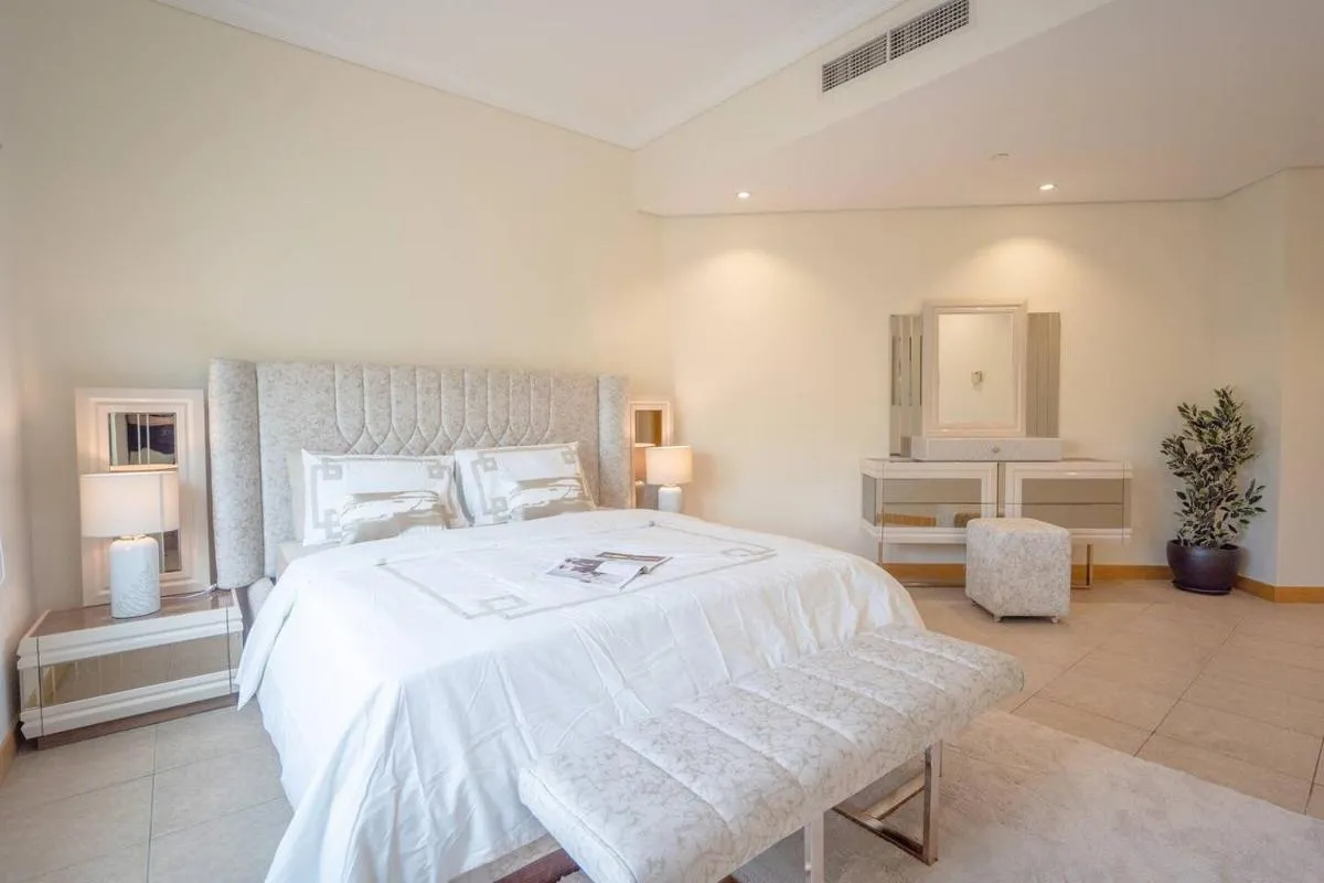 The Palm Luxury 4-br Beach Club Access Dubai - 2