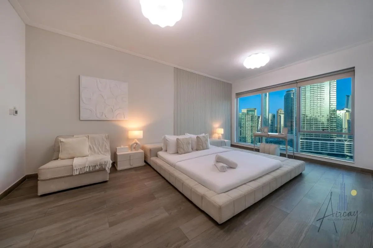 Top-floor Luxury 2br With Stunning Marina View - 2