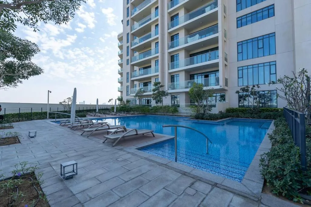Vogue Golf Views Near Dubai Marina and Jumeirah beach – One Bedroom Apartment with balcony - 3