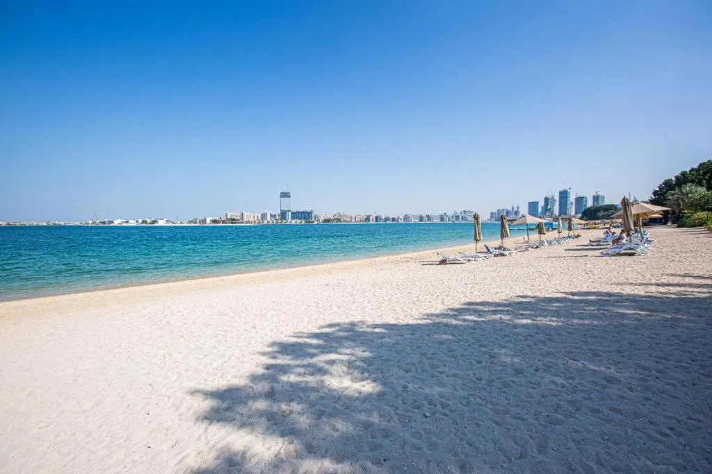 Vogue Luxury Three Bedroom and Kids Room at Grandeur Residence, Huge Private Sea-View Terrace, Private Beach Access, Get 30 percents off Zabeel Saray Dining - 2
