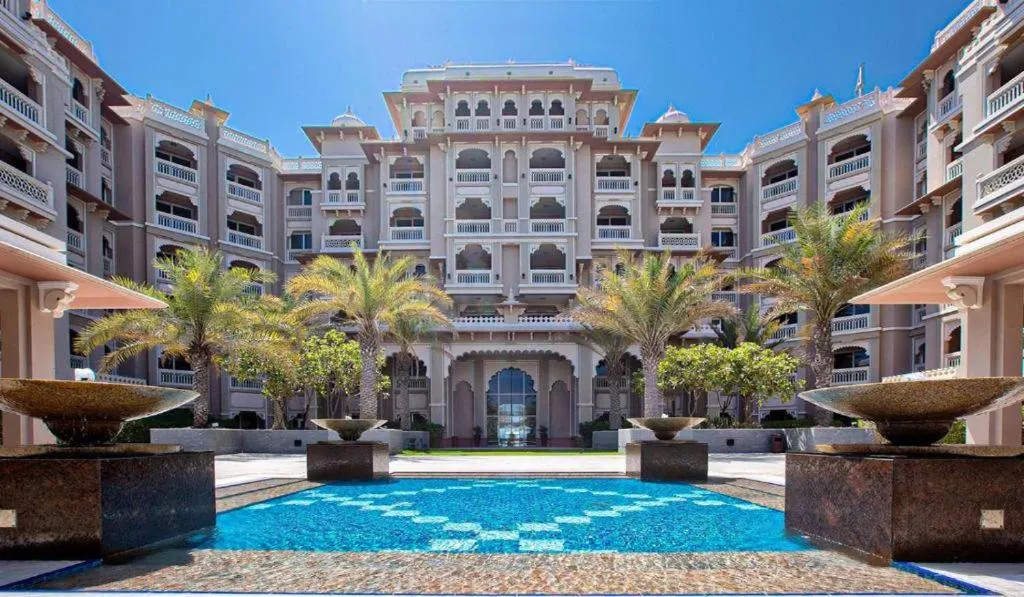Vogue Luxury Three Bedroom and Kids Room at Grandeur Residence, Huge Private Sea-View Terrace, Private Beach Access, Get 30 percents off Zabeel Saray Dining