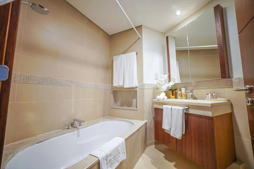 Walk to Dubai Mall 2BR with Skyline View Pool - 2