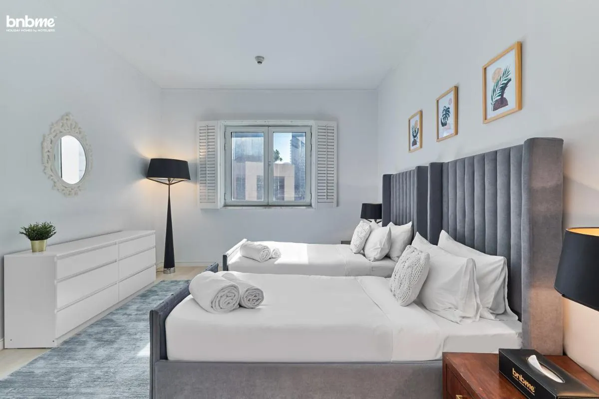 bnbmehomes – High-end 2BR Apartment on Burj Khalifa Blvd - 2
