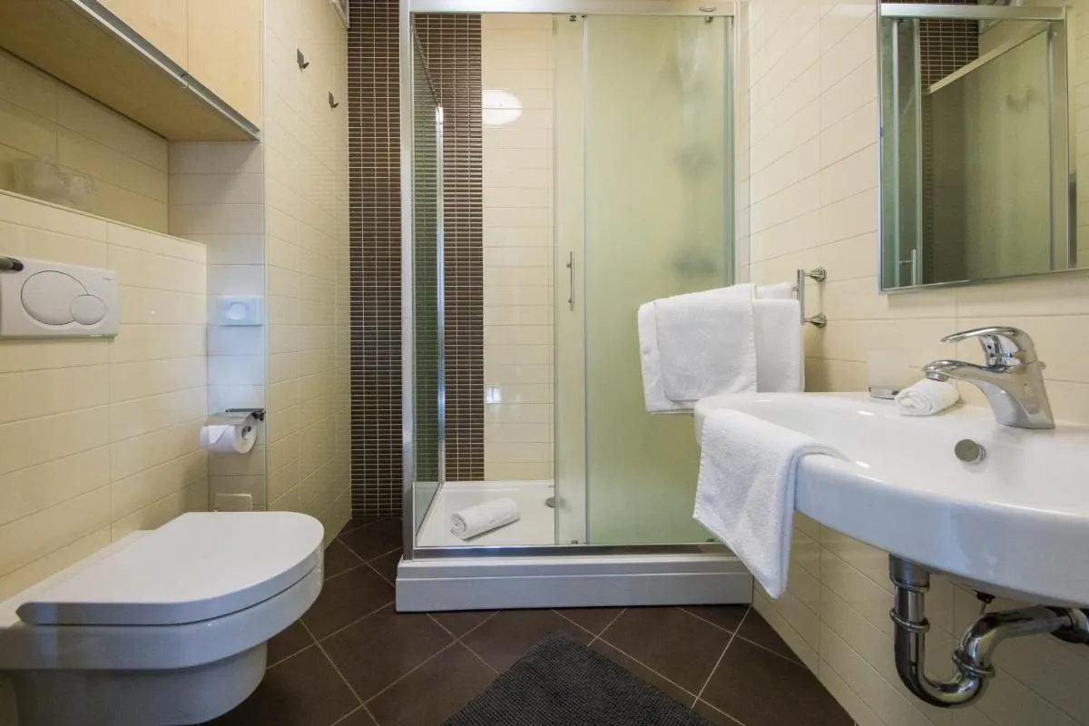 Image 2 of Apartment Vista 2