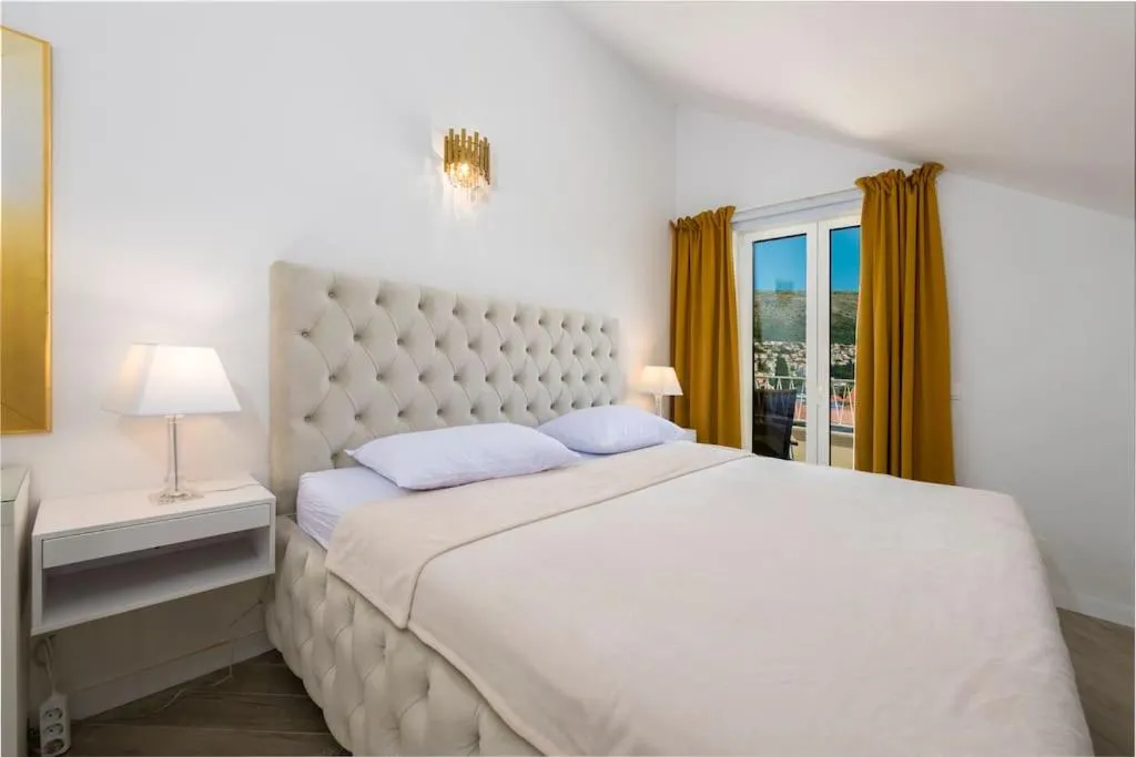 Image 1 of Big & Cute