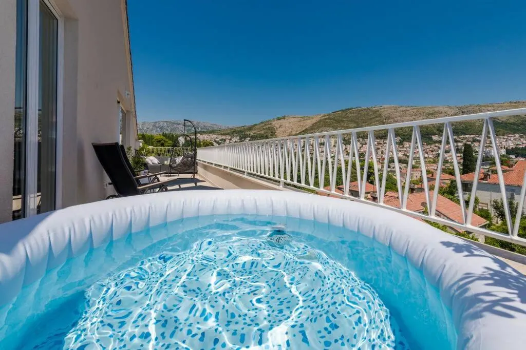 Image 2 of Big & Cute