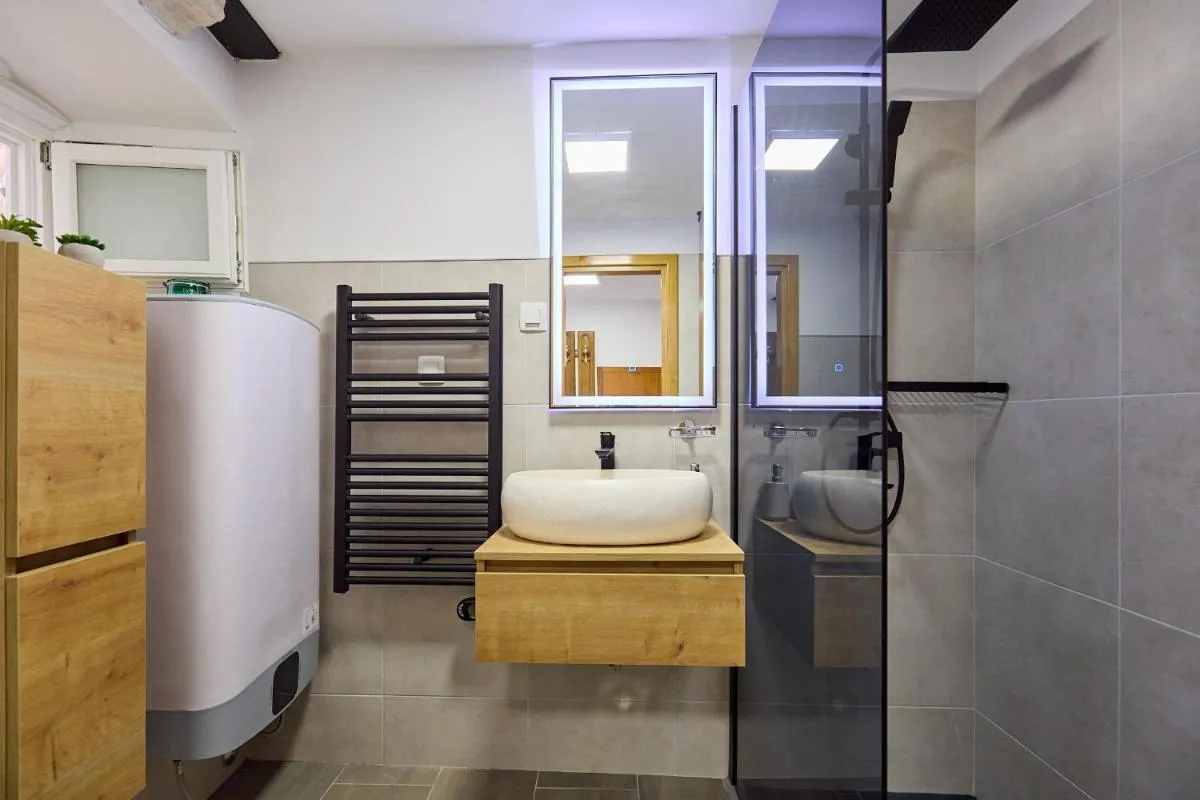 Image 2 of Hedera Estate Hedera A6