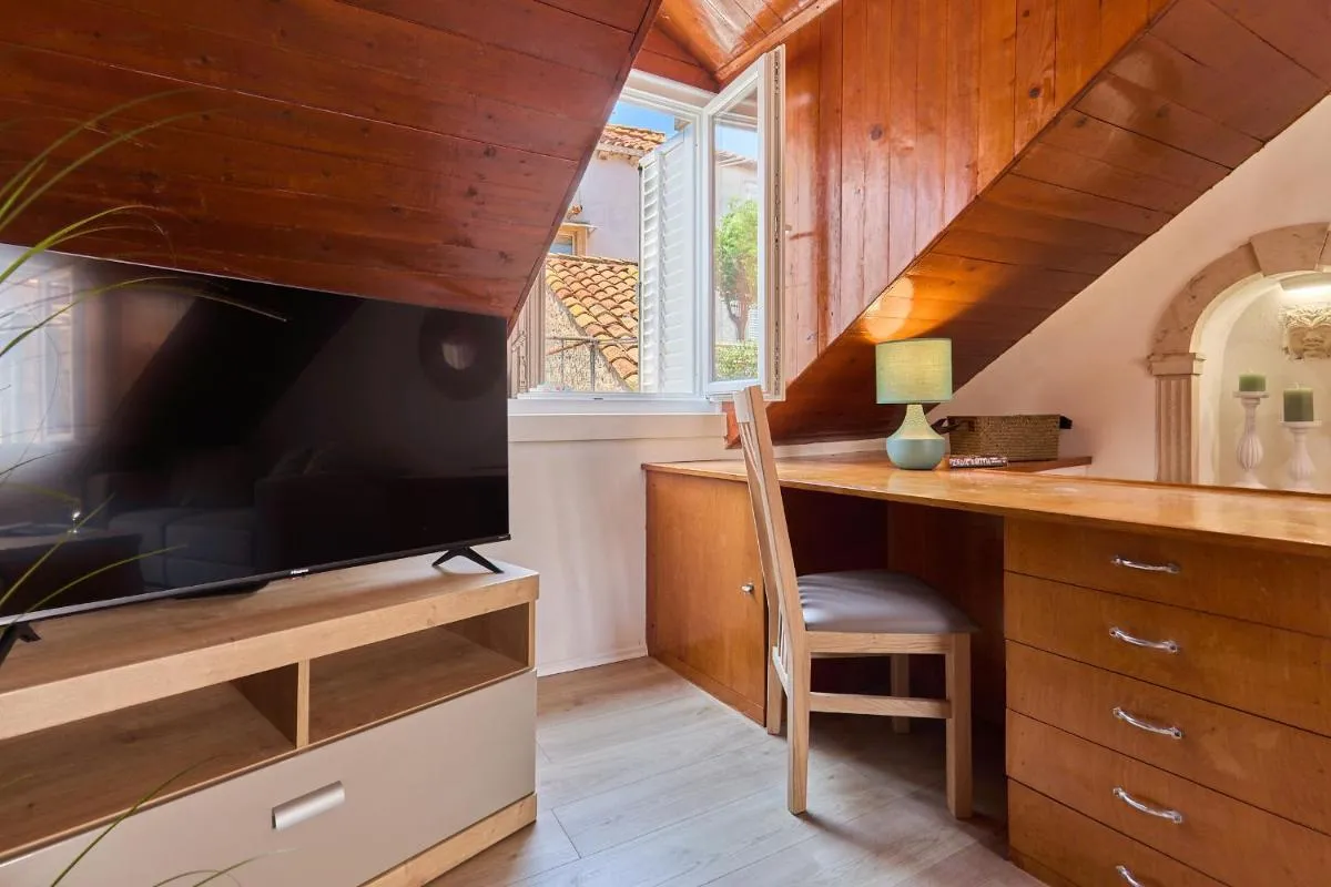 Image 3 of Hedera Estate Hedera A6