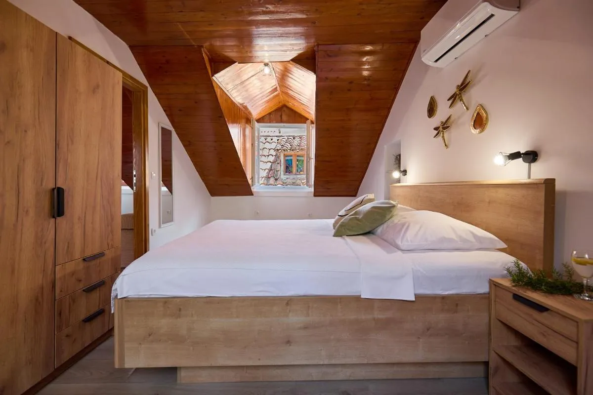 Image 1 of Hedera Estate Hedera A6