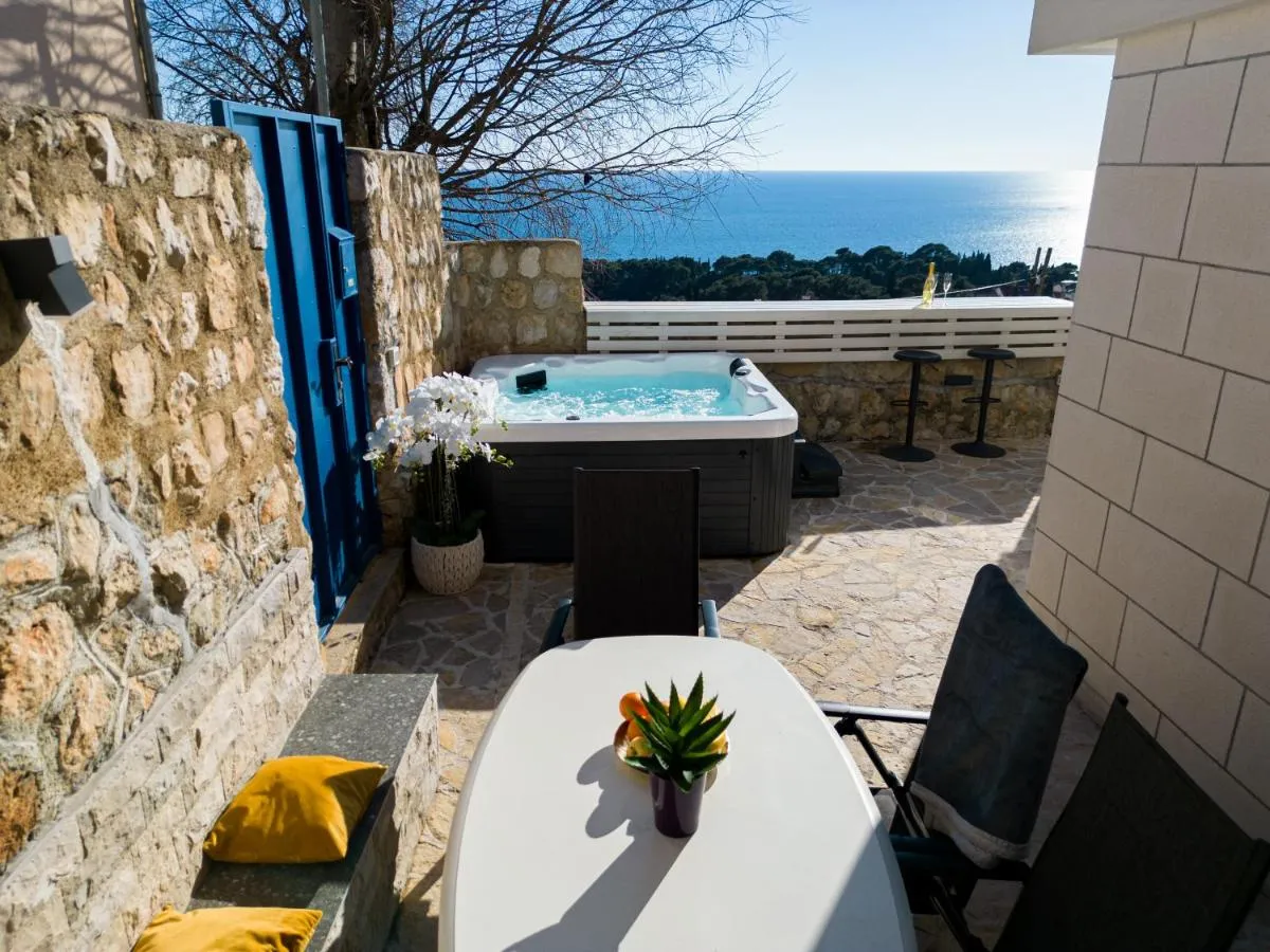 Image 2 of Insula Luxury Apartment