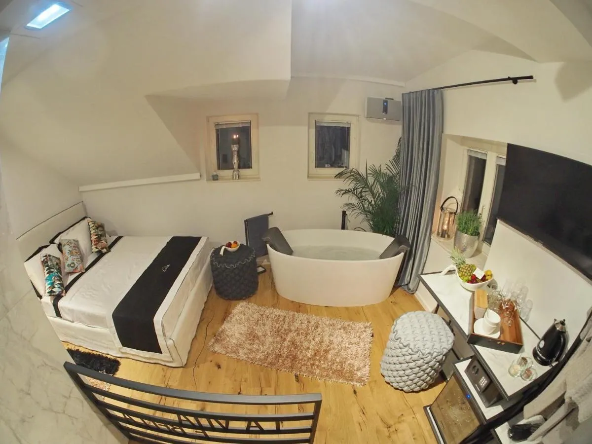 Image 2 of La Vita e Bella II