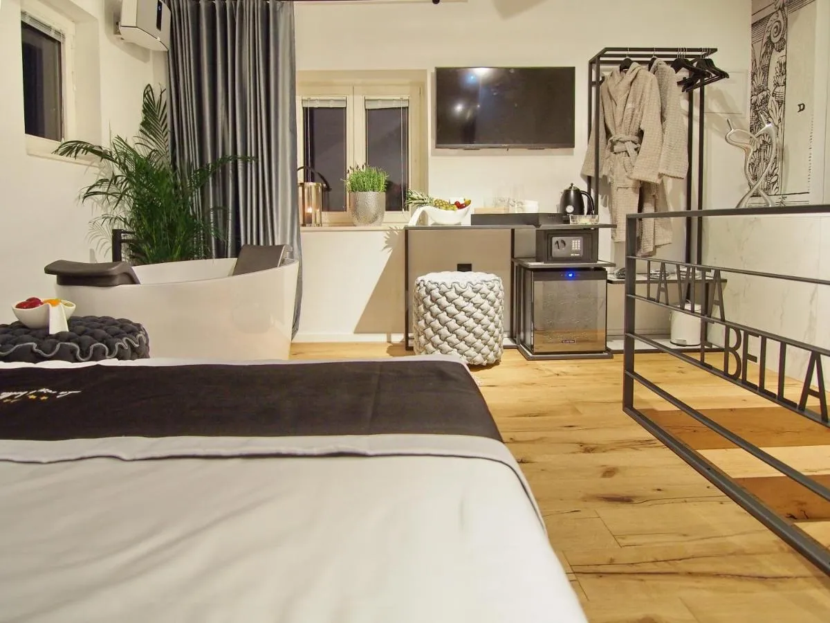 Image 4 of La Vita e Bella II