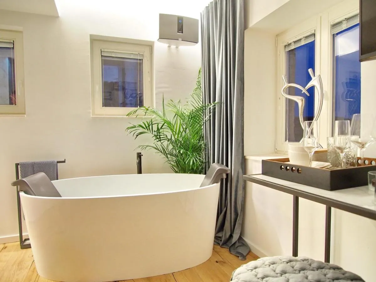 Image 5 of La Vita e Bella II