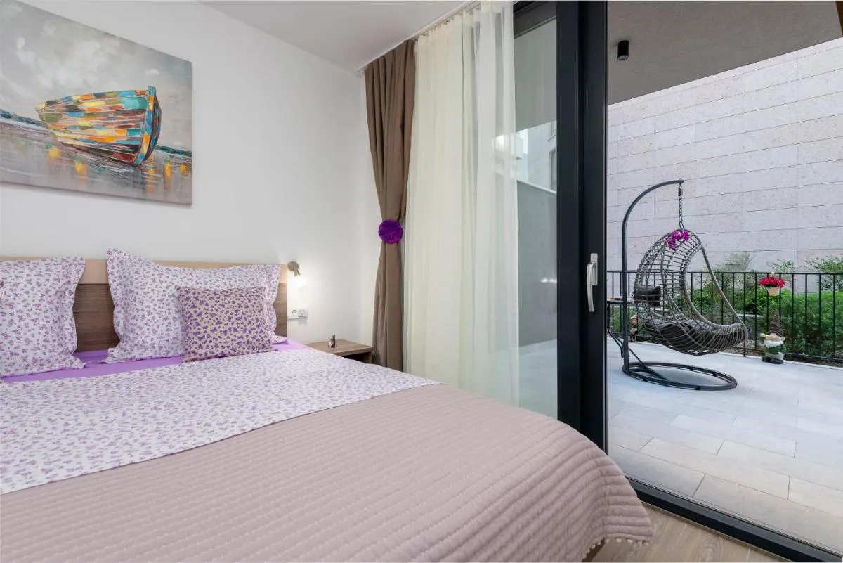 Image 5 of Lupo Gravosa FREE PARKING