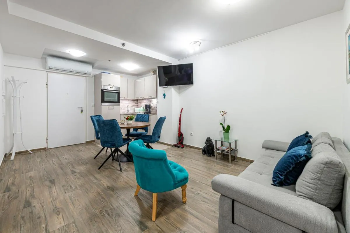 Image 4 of Lupo Gravosa FREE PARKING