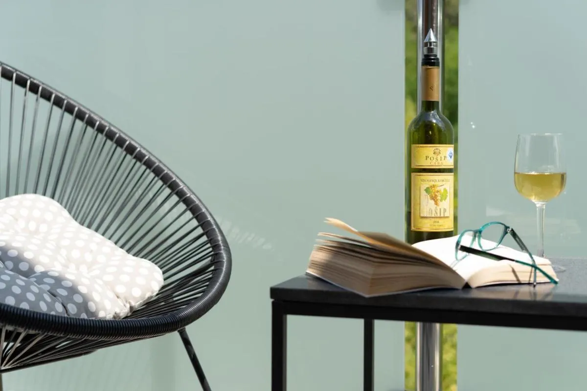 Image 3 of Villa Nave Apartments