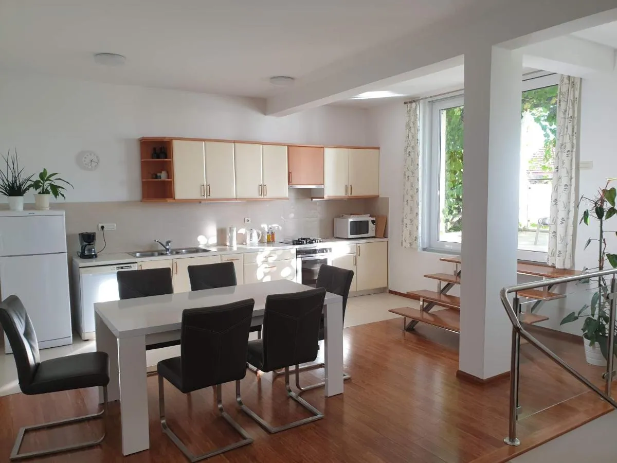 Image 3 of Abelia, two terraces, hot tub, free parking