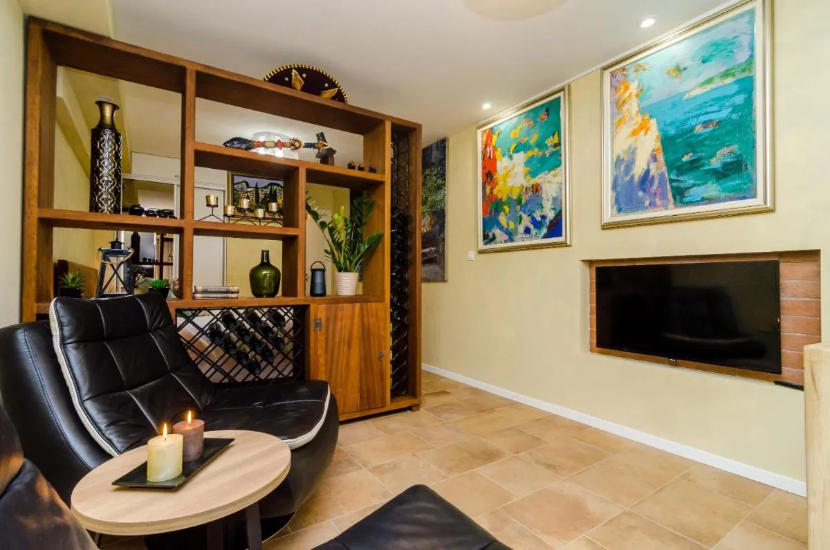 Image 2 of Apartment City Getaway