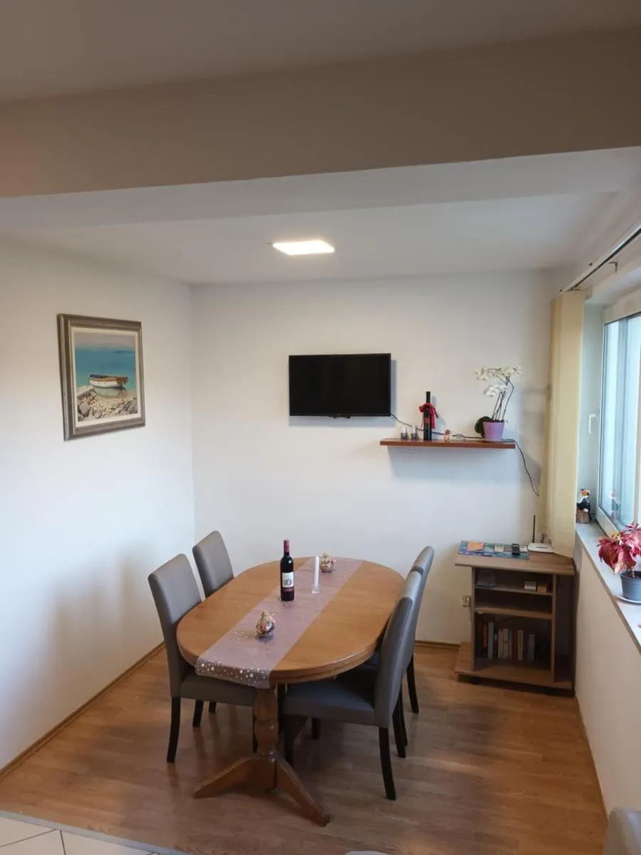 Image 2 of Apartment Jo