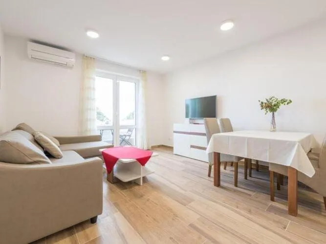 Image 4 of Apartment Luce Royal – One Bedroom Apartment with Balcony and Sea View