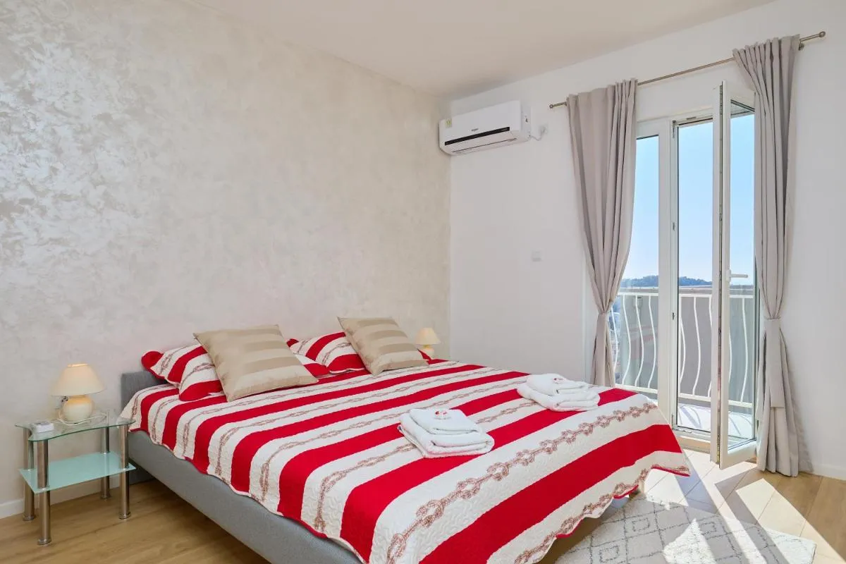 Image 4 of Apartment Piano