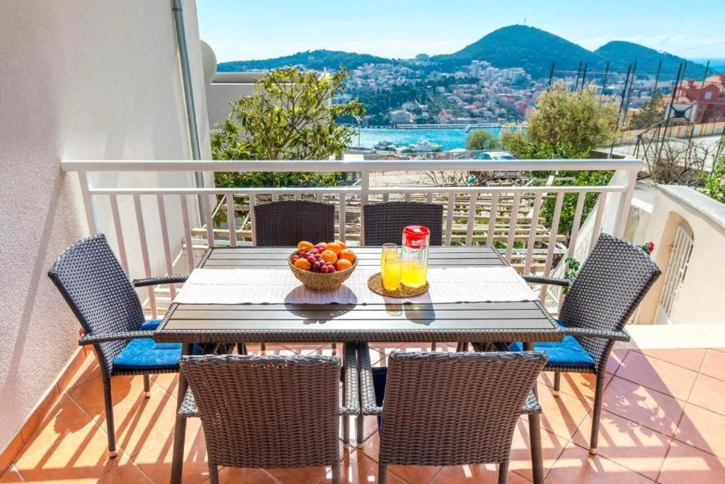 Image 3 of Apartment Piano