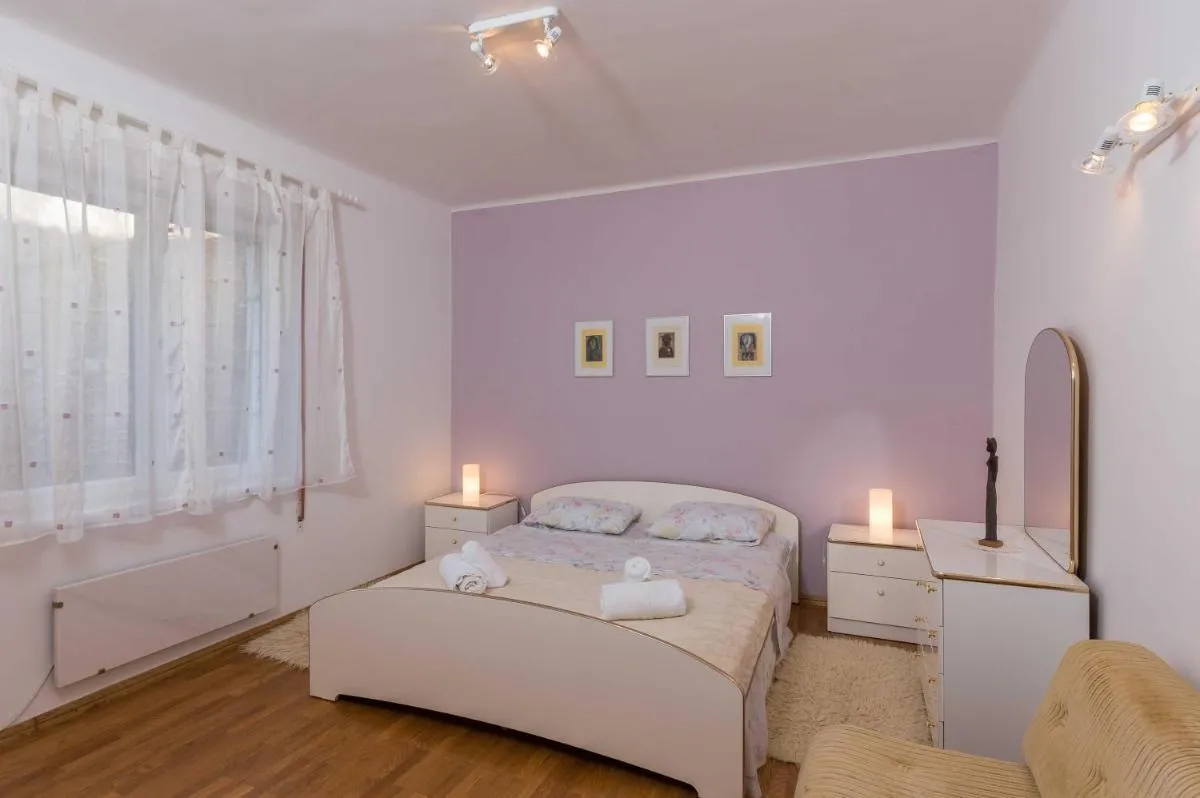 Image 2 of Apartment Rea