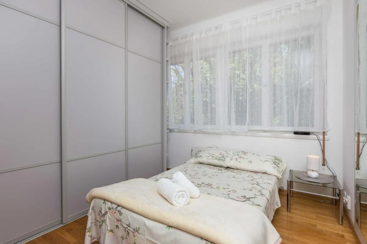 Image 3 of Apartment Rea