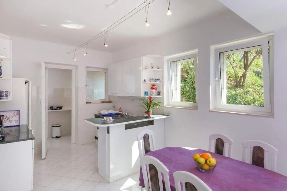 Image 4 of Apartment Rea