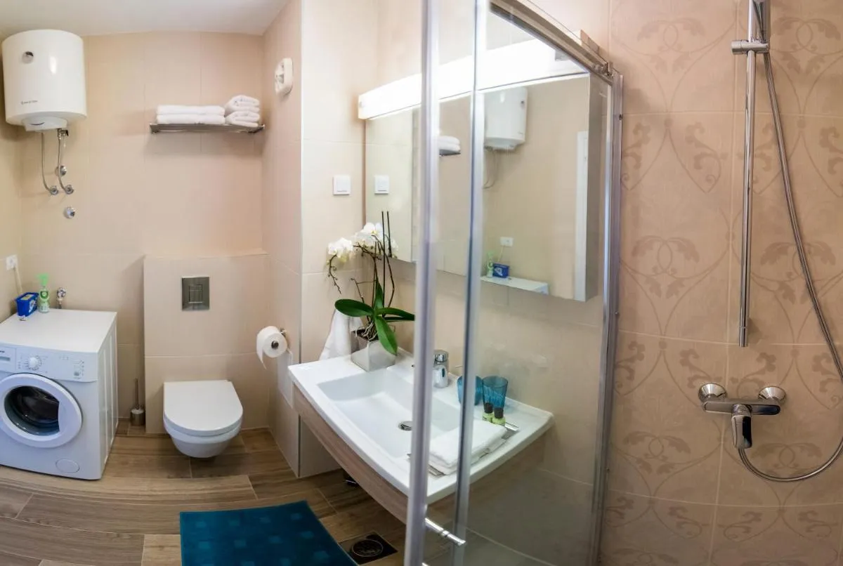 Image 6 of Apartment Seven