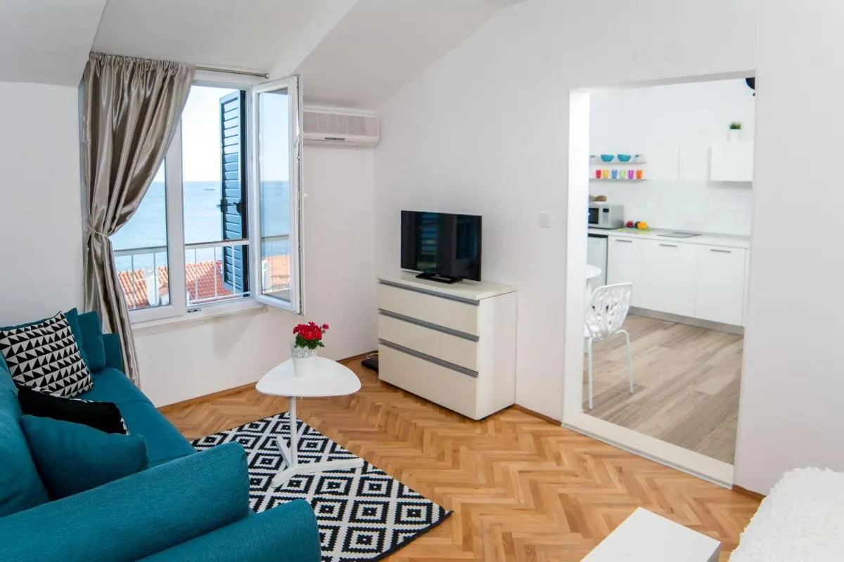 Image 3 of Apartment Seven