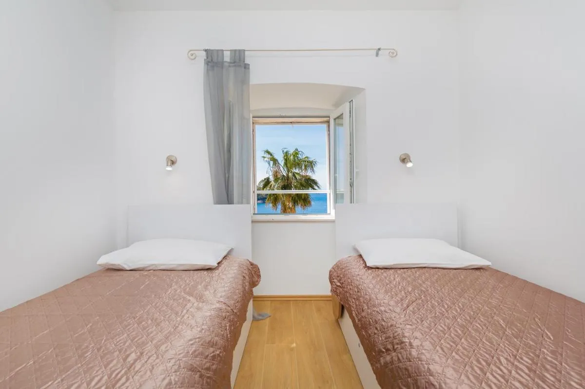 Image 1 of Apartment View