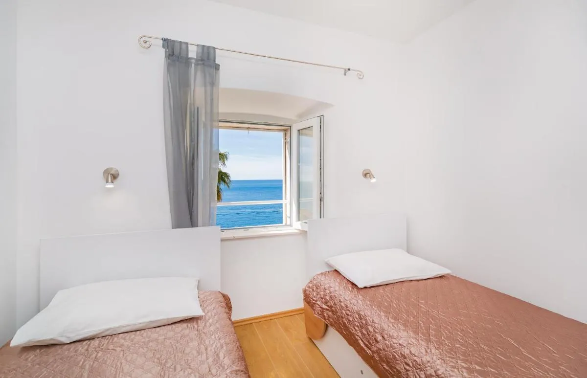 Image 6 of Apartment View