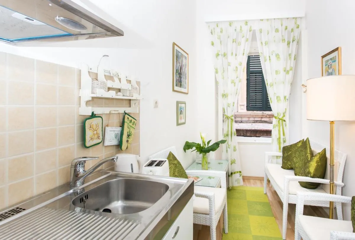 Image 2 of Apartments Adriana Flora