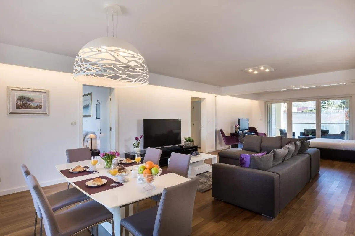 Image 5 of Apartments Nav