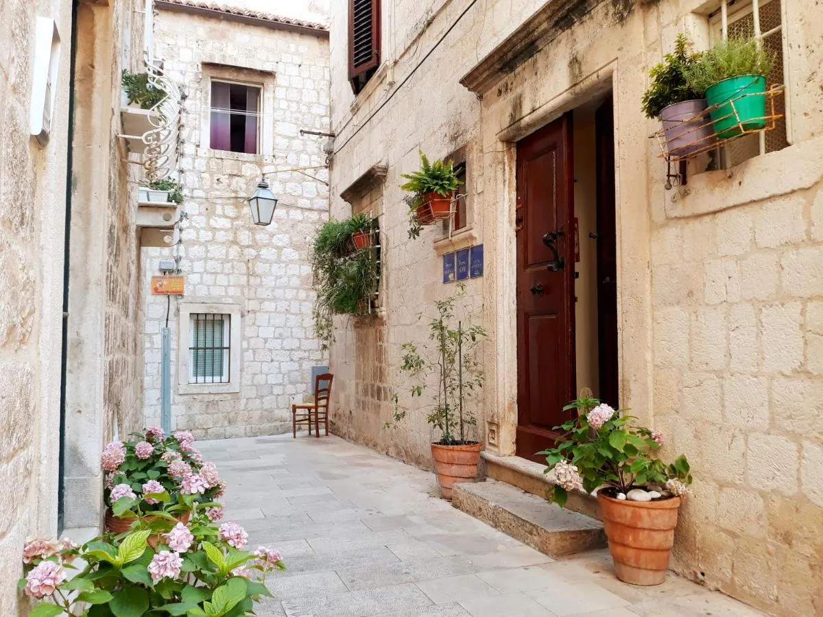 Image 5 of Atelier Tina Art Home