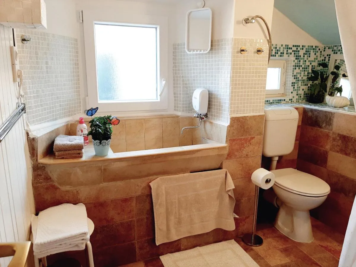 Image 1 of Atelier Tina Art Home